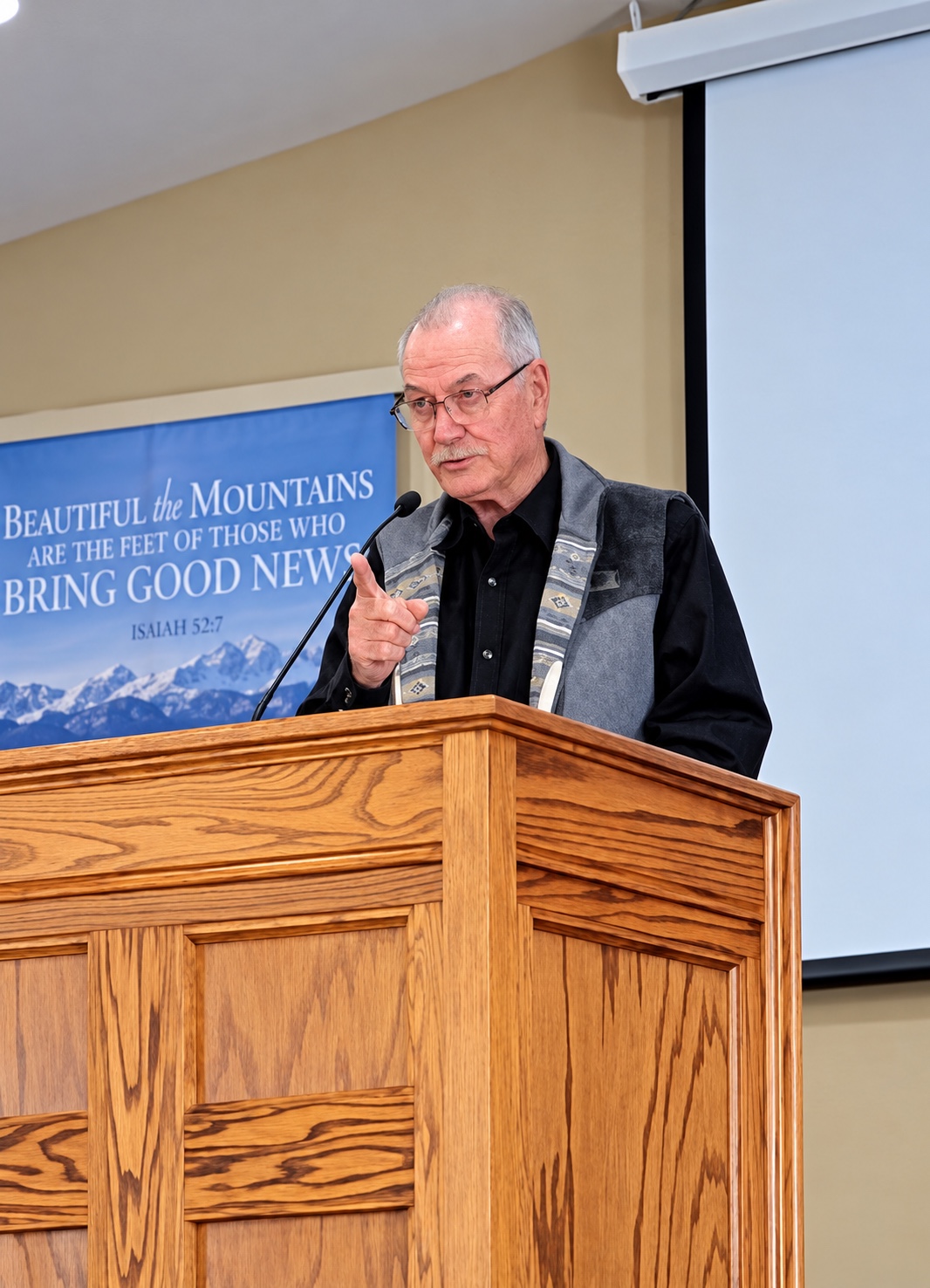 Gus DeVries speaking at Bonanza Community Church